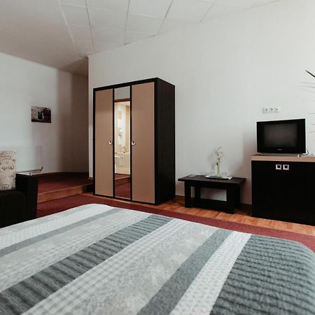Tîrgu Lăpuş Casa Preturii酒店 外观 照片