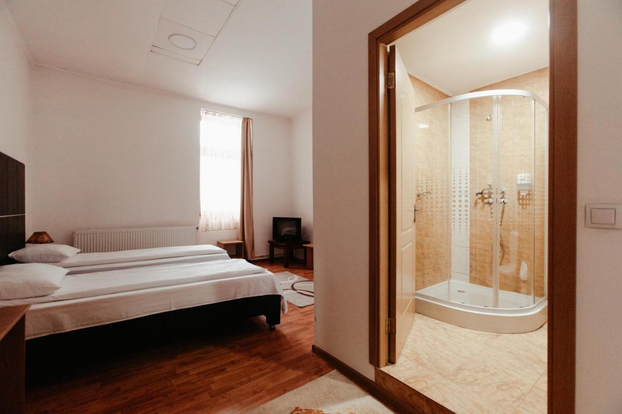 Tîrgu Lăpuş Casa Preturii酒店 外观 照片