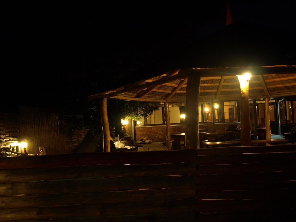 Tîrgu Lăpuş Casa Preturii酒店 外观 照片